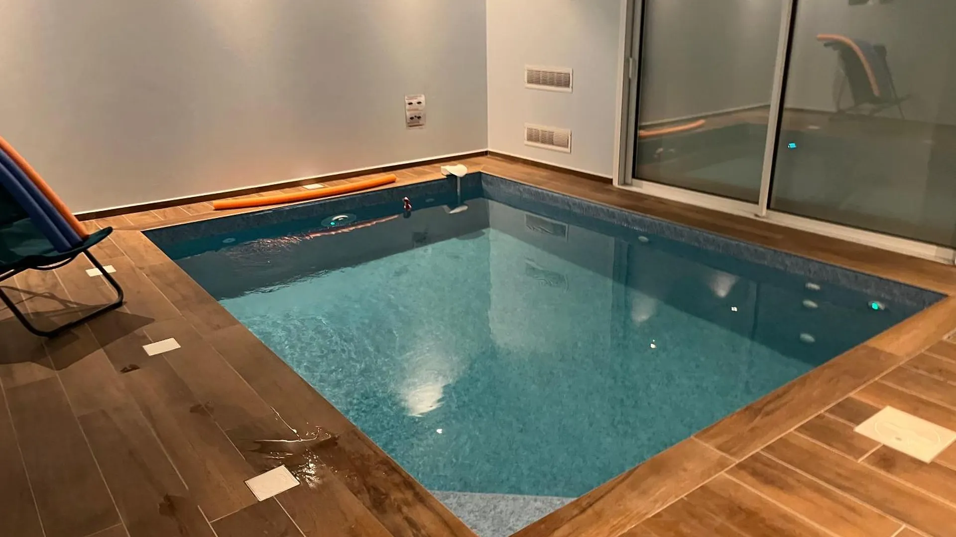 Maison Avec Piscine Interieure Privee, Buses De Spa, Jardin Clos Et Parking Aouste-sur-Sye France
