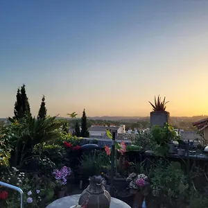 https://un-nid-sur-les-toits.fr-provencehotel.com